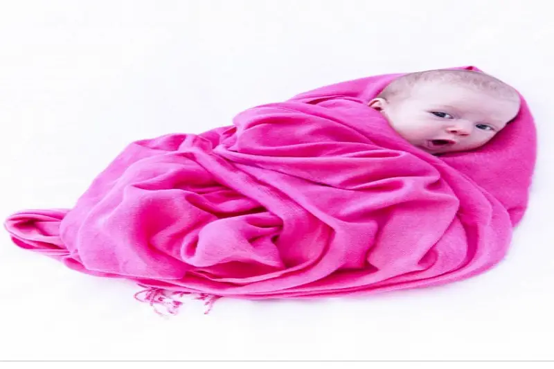 4 sencillos pasos para dibujar un bebé envuelto en una manta