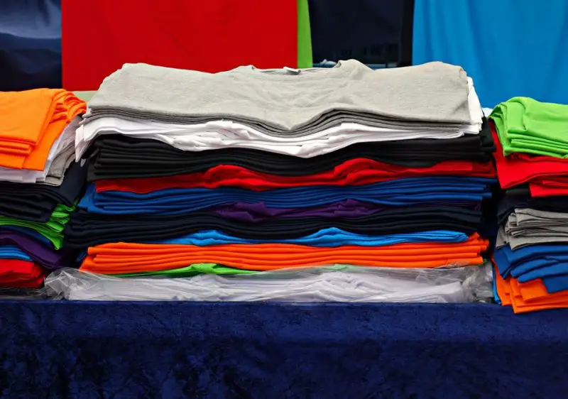 Cómo hacer una almohada de camisa sin coser