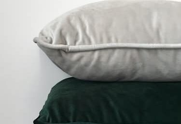 Cómo hacer una almohada de forro polar sin costuras en 4 pasos