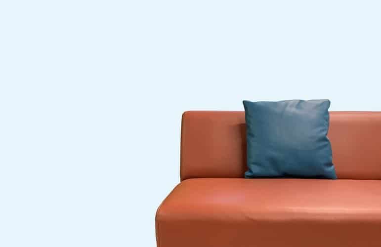 Cómo retapizar una almohada de sofá: una guía sencilla de 5 pasos