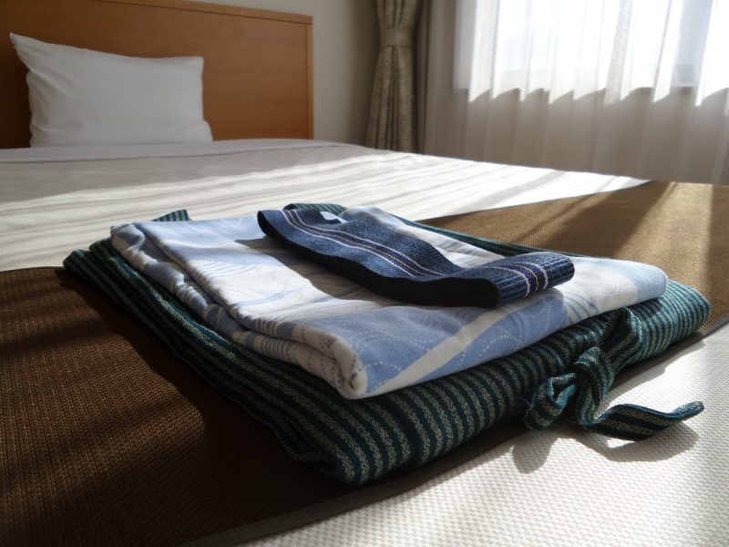 ¿Cómo coser una cremallera solapada en una almohada? En 8 sencillos pasos