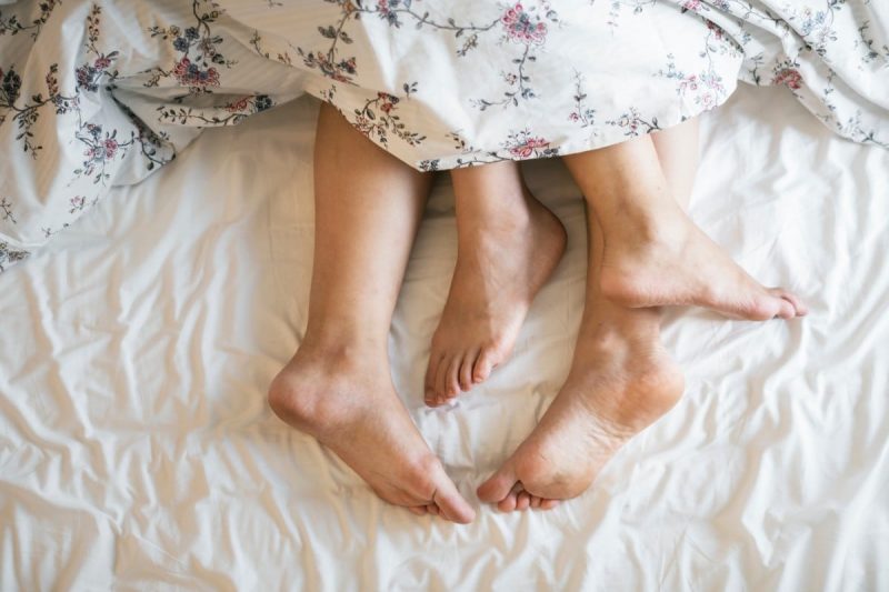 ¿Cómo deshacerse de las manchas de esperma en el colchón? ¡4 mejores consejos!