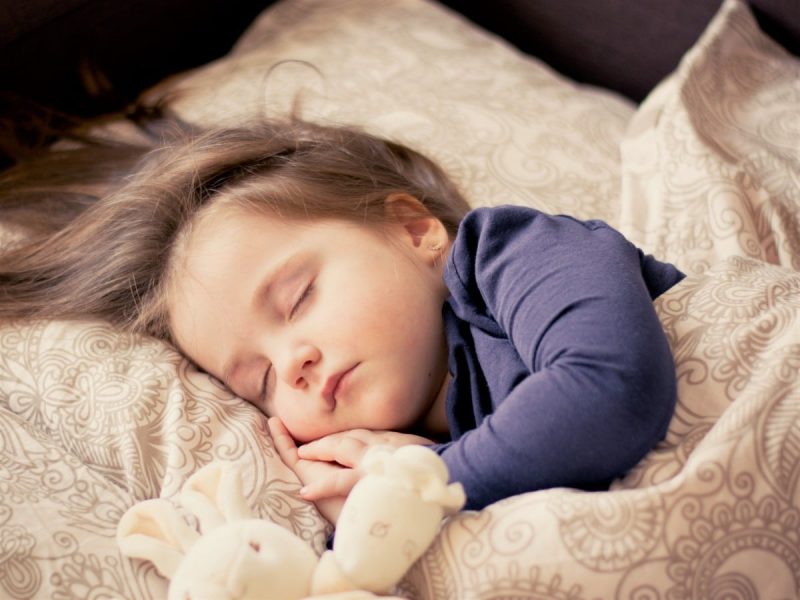 ¿Qué sucede si duerme sobre un colchón de espuma viscoelástica antes de las 24 horas?