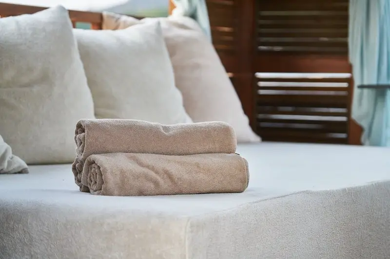 7 formas efectivas de cómo diseñar una manta en una cama