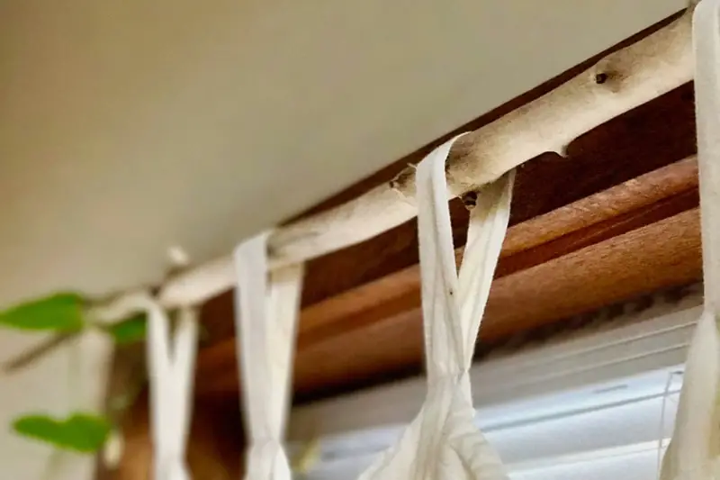 Cómo colgar cortinas sin hacer agujeros