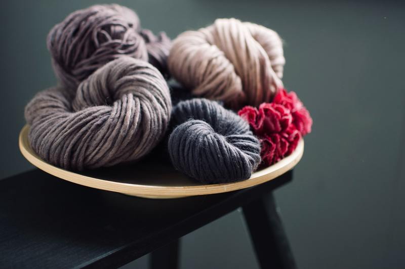 7 sencillos pasos para tejer a mano una manta de lana merino