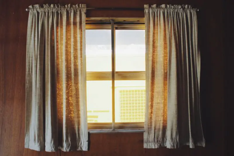 ¿Cómo hacer cortinas con arpillera? ¡5 sencillos pasos!