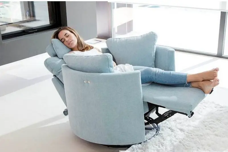 6 formas de dormir mientras usa su sillón reclinable