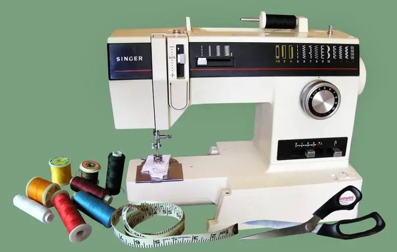Cómo arreglar el tiempo en la máquina de coser Singer: 3 pasos