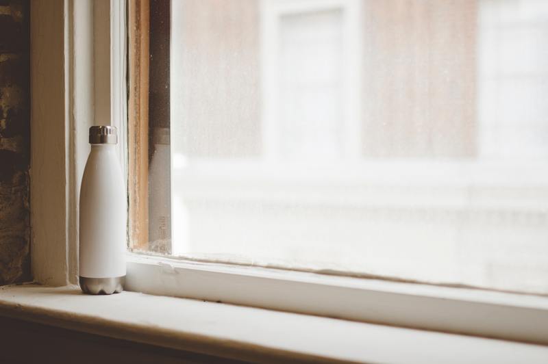Cómo reparar el alféizar de una ventana de chapa dañada por el agua: 7 sencillos pasos