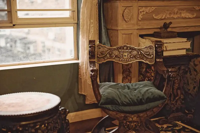 Cómo saber la edad de una silla fácilmente para coleccionistas de antigüedades