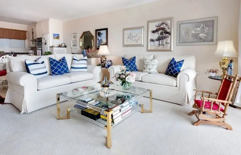 De qué color va el sofá con las paredes beige: 7 mejores ideas