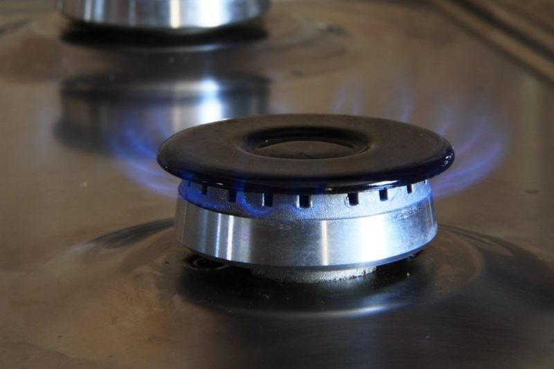 ¿Cómo ajustar la llama de una estufa de gas? ¡3 sencillos pasos a seguir!