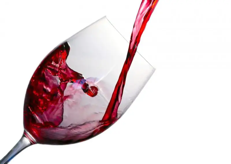 ¿Cómo elegir una nevera para vinos? ¡3 consejos útiles para almacenar su precioso vino!