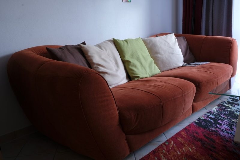 ¿Cómo limpiar un sofá de terciopelo? El mejor método de 2 pasos