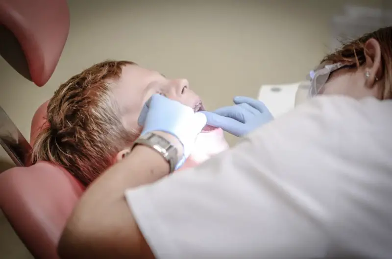 ¿Cuándo necesita el bebé un seguro dental? 3 cosas importantes a considerar