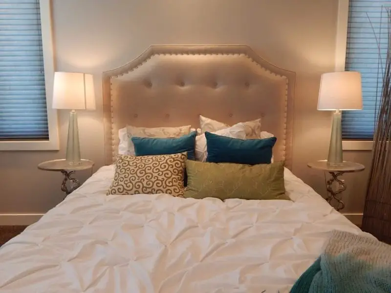 ¿Cuánto debo pagar por un colchón tamaño queen?