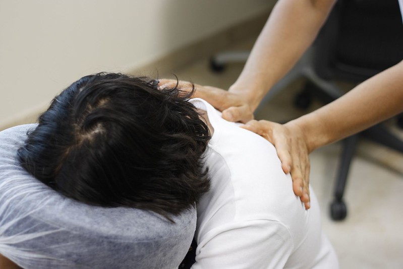 ¿Qué es un masaje en silla? 5 beneficios útiles para nuestro cuerpo