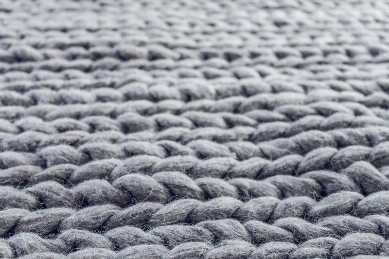 2 métodos fáciles para eliminar el olor a moho de la alfombra