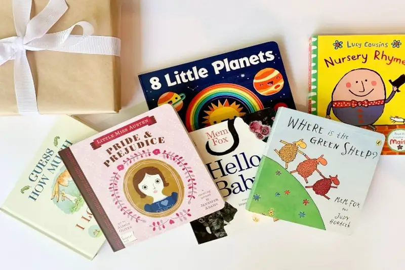 Cómo crear un libro de bebé para un niño adoptado