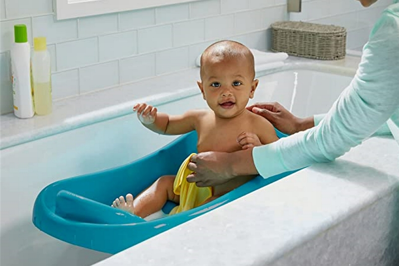 Cómo dar baño de bebé