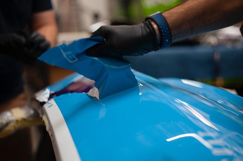 Cómo eliminar el moho de la pintura del automóvil: solución fácil de 3 pasos