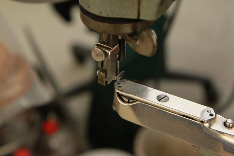 Cómo engrasar una máquina de coser Bernina: dónde y cuándo