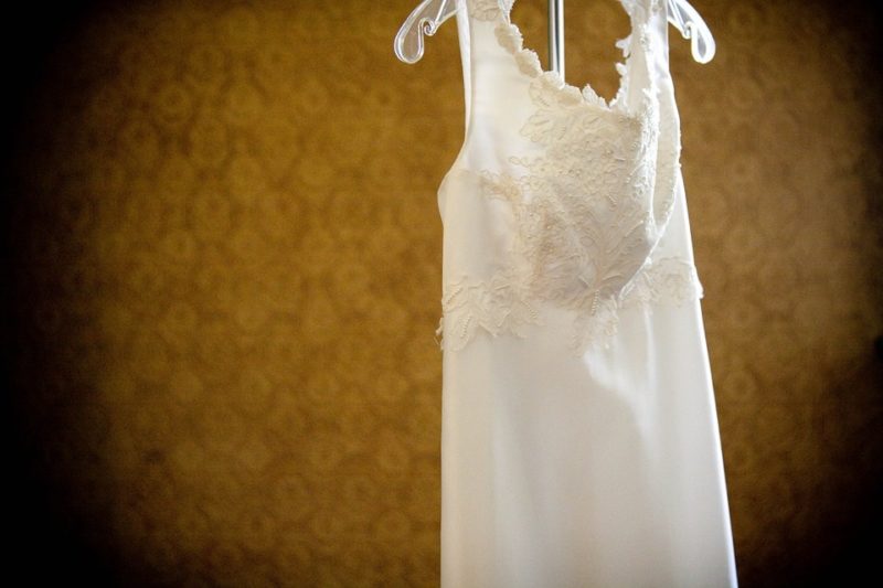 Cómo guardar un vestido de novia antes de la boda