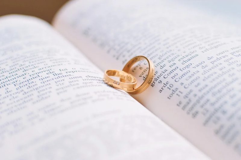 Cómo hacer un anillo de bodas: las 3 mejores formas asequibles