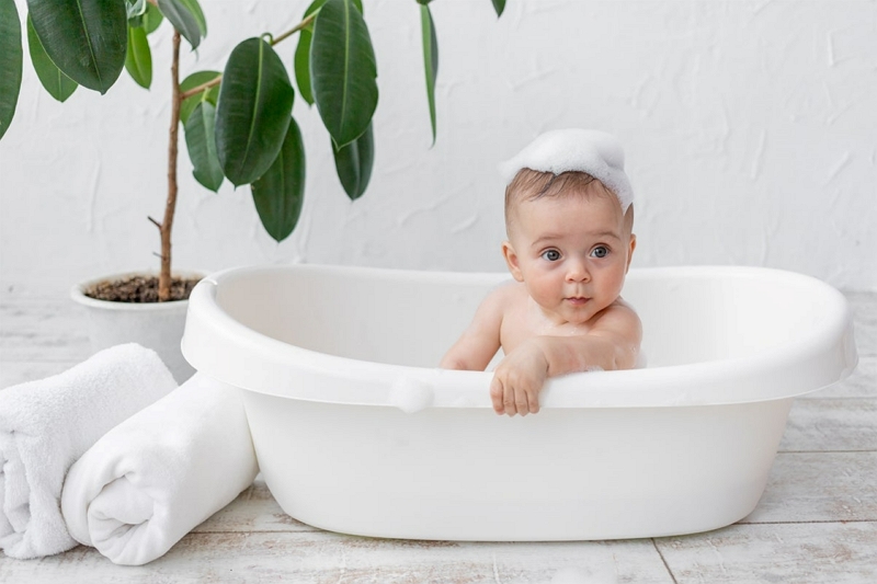 Cómo limpiar juguetes de baño para bebés