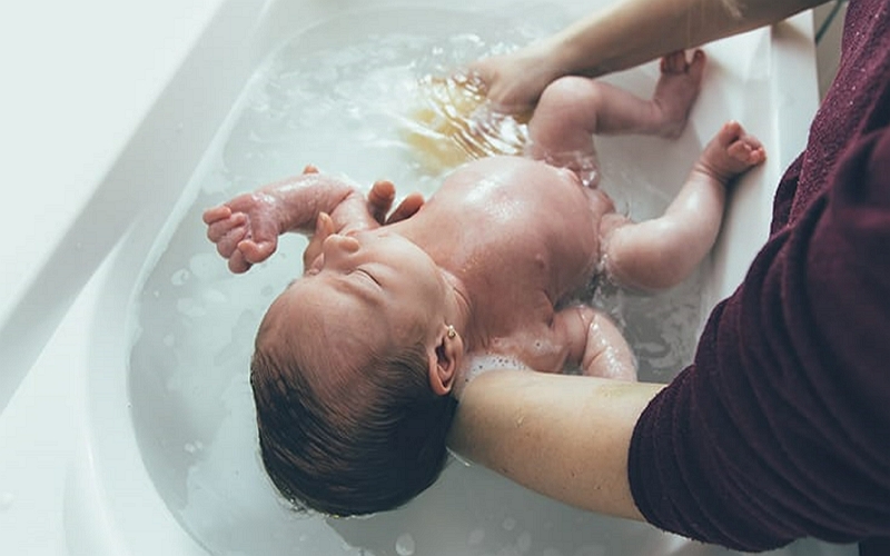 Cómo organizar la hora del baño del bebé