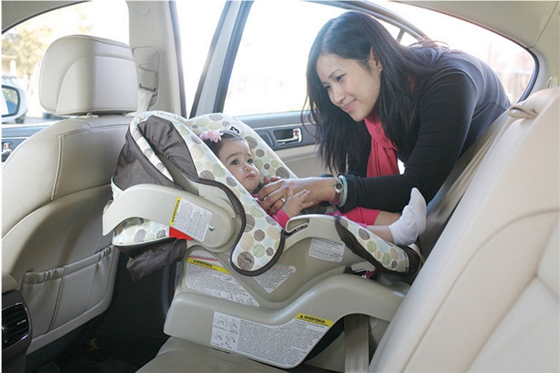 Cómo poner al bebé en la silla de coche Nuna Pipa Lite
