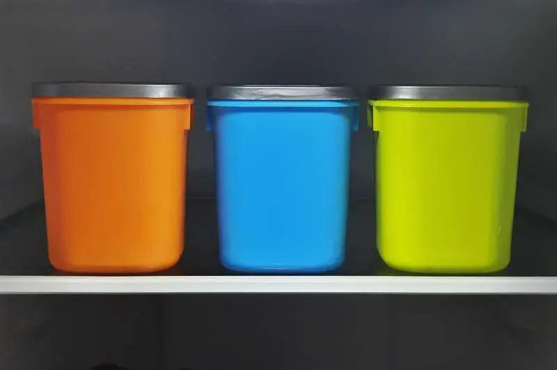 Cómo quitar el moho de un recipiente de plástico: una guía completa