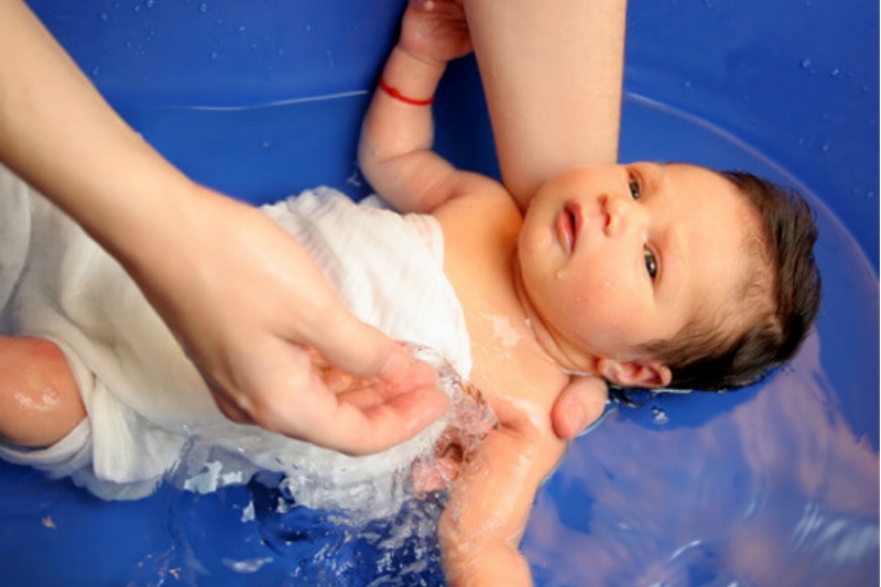Cómo usar la bañera para bebés