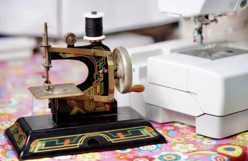 Cómo usar la máquina de coser Easy Stitch paso a paso