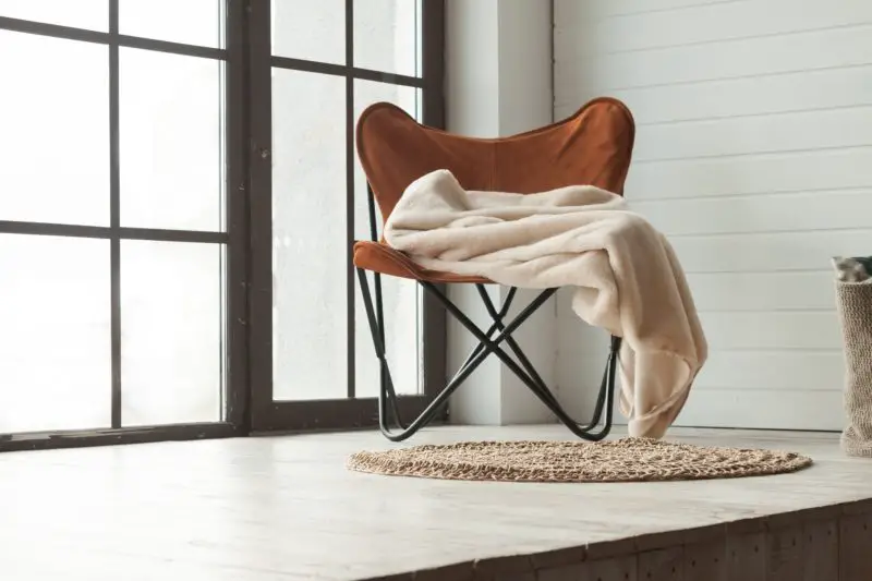 Cómo volver a tapizar un sofá de dos plazas reclinable