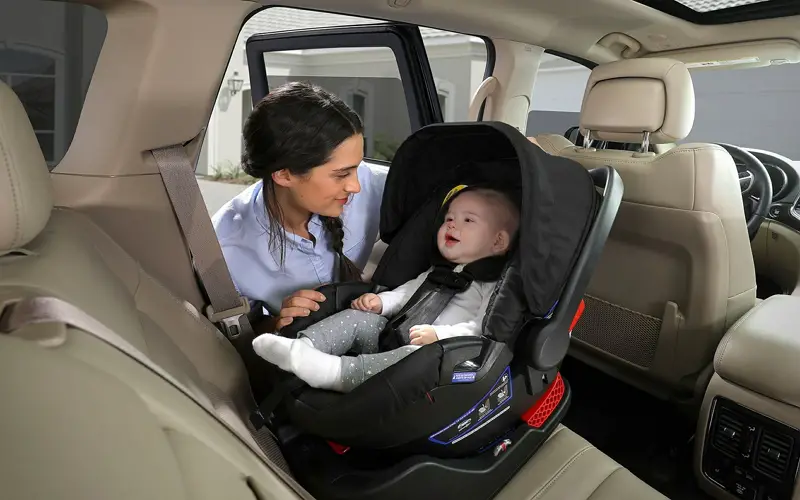Ideas sobre cuánto tiempo puede sentarse un bebé en el asiento del automóvil