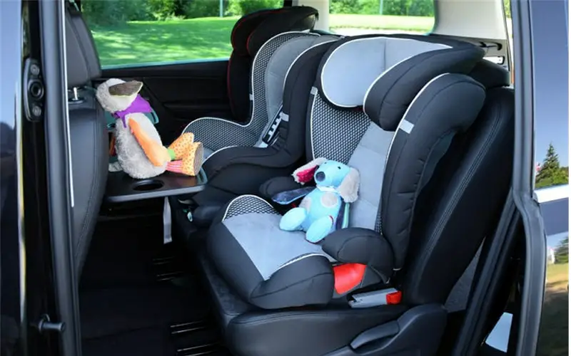 Pasos sencillos sobre cómo aflojar las correas del asiento del automóvil Baby Trend