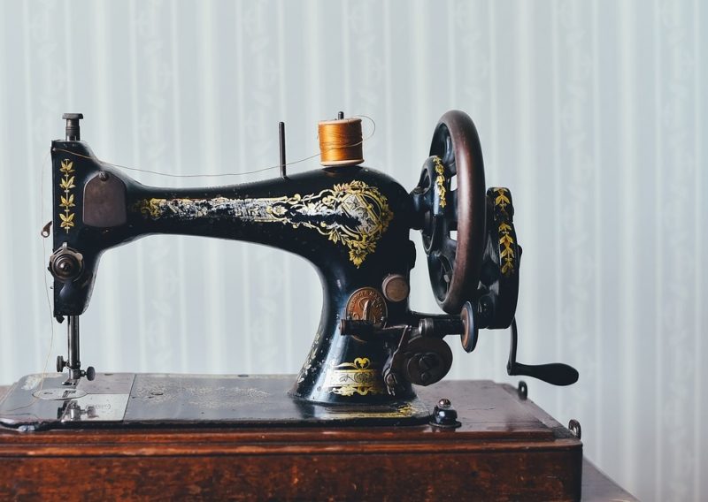 Qué es una máquina de coser rotativa: cómo funciona
