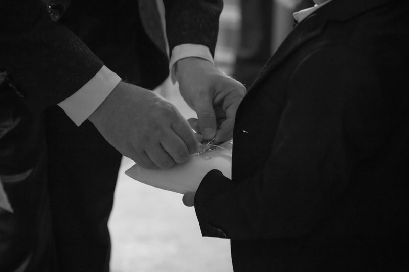 Qué hace el padrino en una boda: una lista de verificación