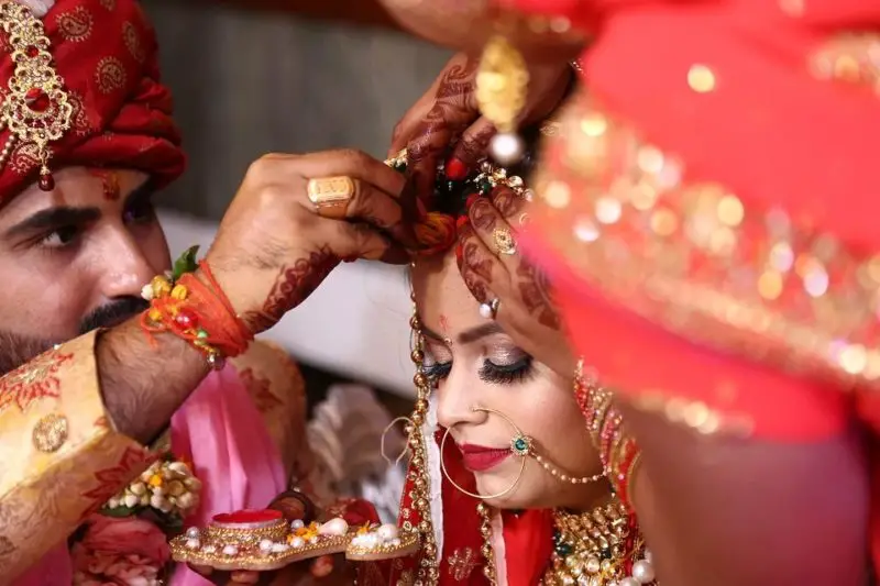 Qué ponerse para una boda india: pros y contras
