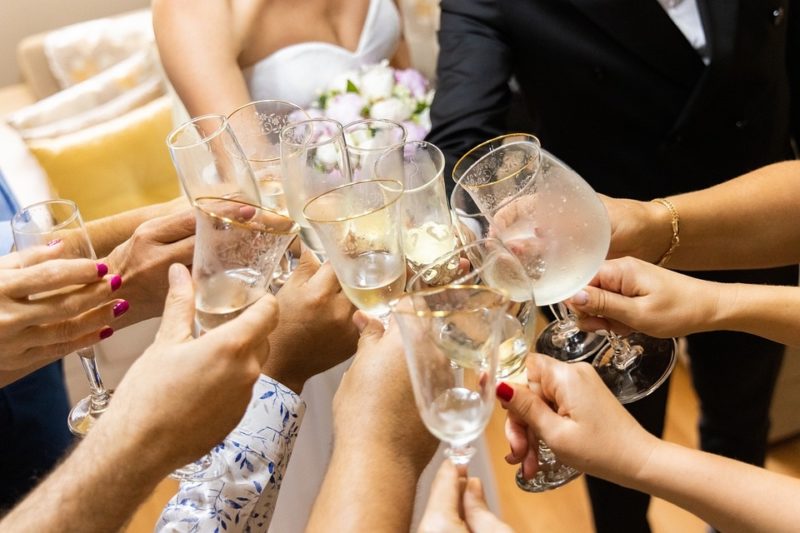 Qué ponerse para una fiesta posterior a la boda: guía para invitados