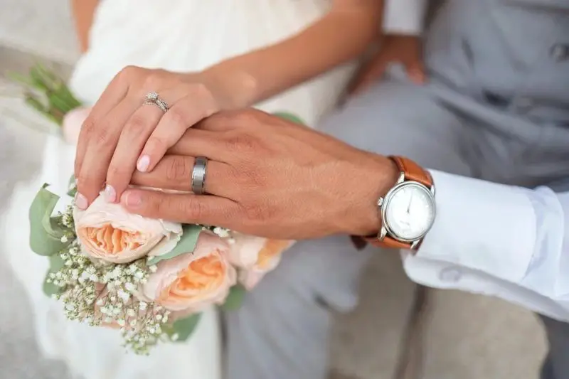 Quién compra las alianzas de boda: tradición y etiqueta