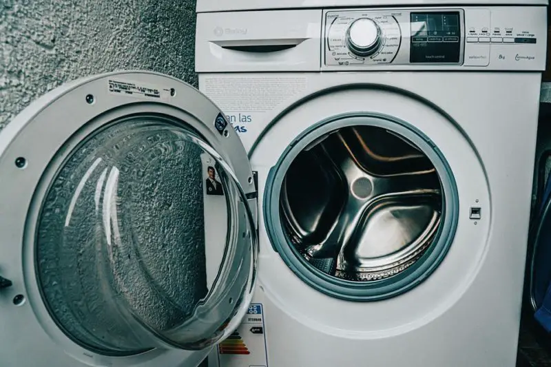 ¿Cómo destapar el desagüe de una lavadora? ¡5 sencillos pasos!