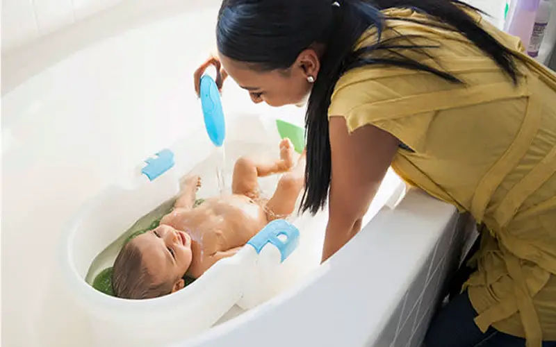 ¿Cómo hacer un baño de leche para el bebé? Una guía definitiva