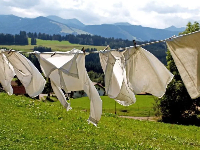 ¿Cómo lavar la ropa sin lavadora y secadora? 8 mejores maneras!