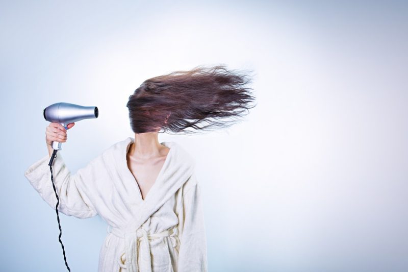 ¿Cómo usar un secador de pelo con difusor? ¡5 sencillos pasos!