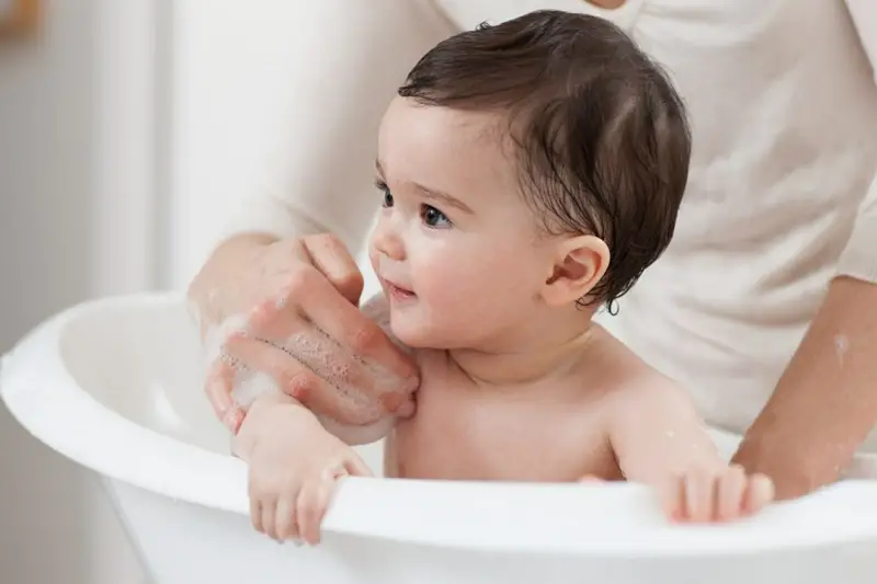 ¿Con qué frecuencia bañar al bebé? Una guía definitiva