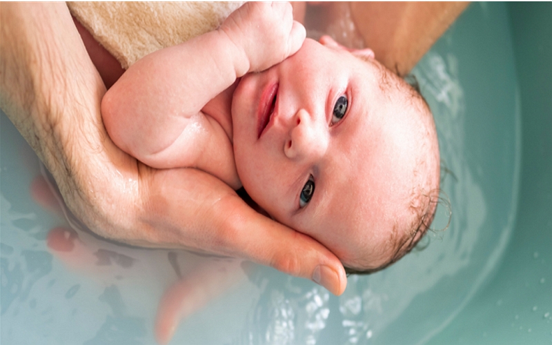 ¿Con qué frecuencia debo bañar a mi bebé? Una guía