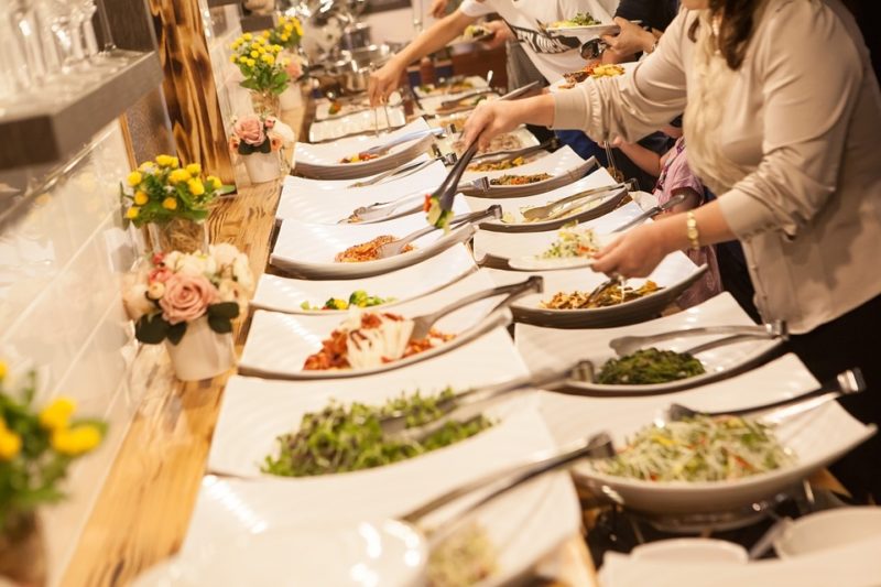 ¿Cuál es la comida más barata para servir en una boda?